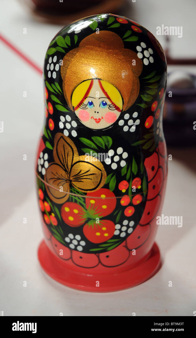 Poupée russe traditionnelle également appelée babooshka matrioshka ou Banque D'Images Poupée russe traditionnelle également appelée babooshka matrioshka ou Banque D'Images