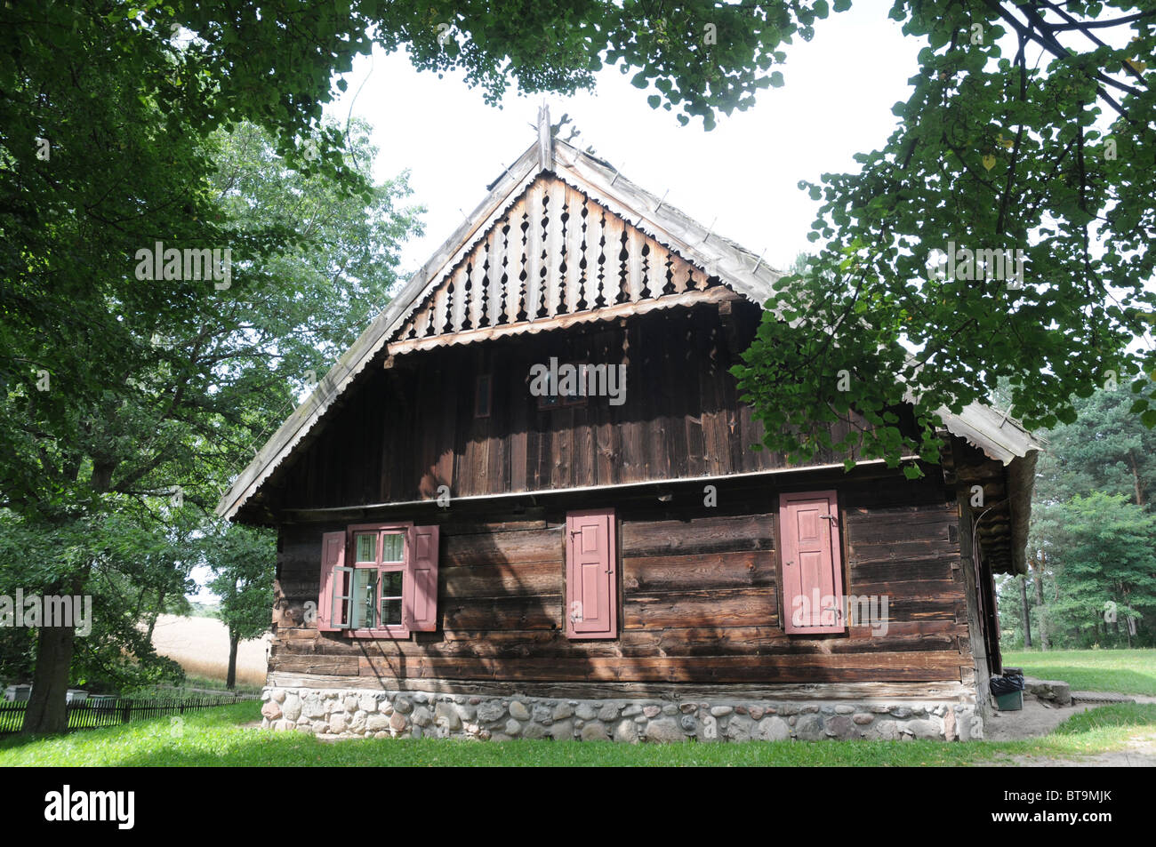 À partir de la hutte du 19e siècle, la région de Warmie polonaise du Musée de l'architecture folklorique et ethnographique en Pologne Olsztynek, Parc Banque D'Images À partir de la hutte du 19e siècle, la région de Warmie polonaise du Musée de l'architecture folklorique et ethnographique en Pologne Olsztynek, Parc Banque D'Images