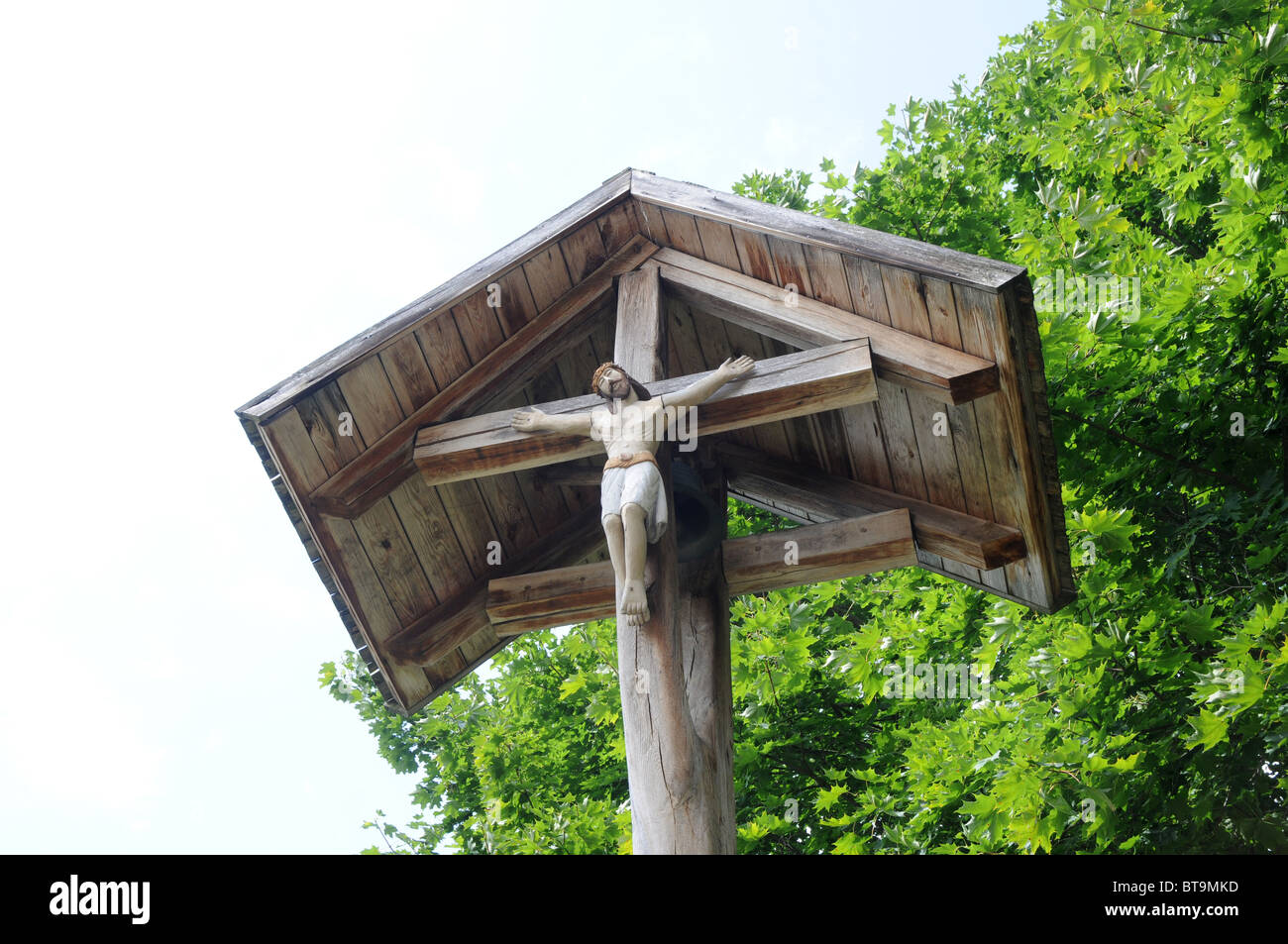 Un petit clocher de la fin du xixe siècle à partir de la région de Warmia, Pologne Banque D'Images Un petit clocher de la fin du xixe siècle à partir de la région de Warmia, Pologne Banque D'Images