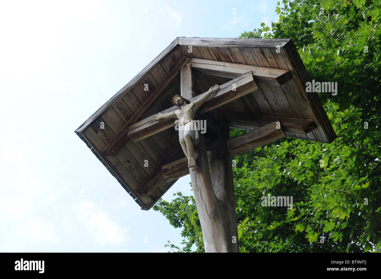 Un petit clocher de la fin du xixe siècle à partir de la région de Warmia, Pologne Banque D'Images Un petit clocher de la fin du xixe siècle à partir de la région de Warmia, Pologne Banque D'Images