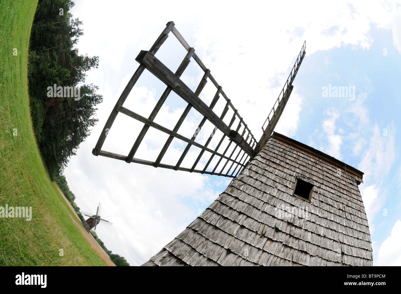 Fin du xixe siècle d'origine paltrok mill de la Mazurie, Musée d'architecture populaire et Parc Ethnographique à Olsztynek, Pologne Banque D'Images Fin du xixe siècle d'origine paltrok mill de la Mazurie, Musée d'architecture populaire et Parc Ethnographique à Olsztynek, Pologne Banque D'Images