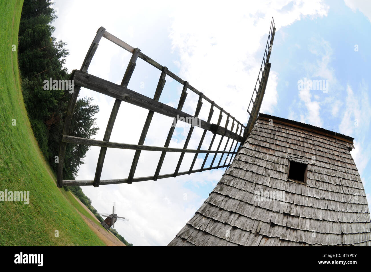 Fin du xixe siècle d'origine paltrok mill de la Mazurie, Musée d'architecture populaire et Parc Ethnographique à Olsztynek, Pologne Banque D'Images Fin du xixe siècle d'origine paltrok mill de la Mazurie, Musée d'architecture populaire et Parc Ethnographique à Olsztynek, Pologne Banque D'Images