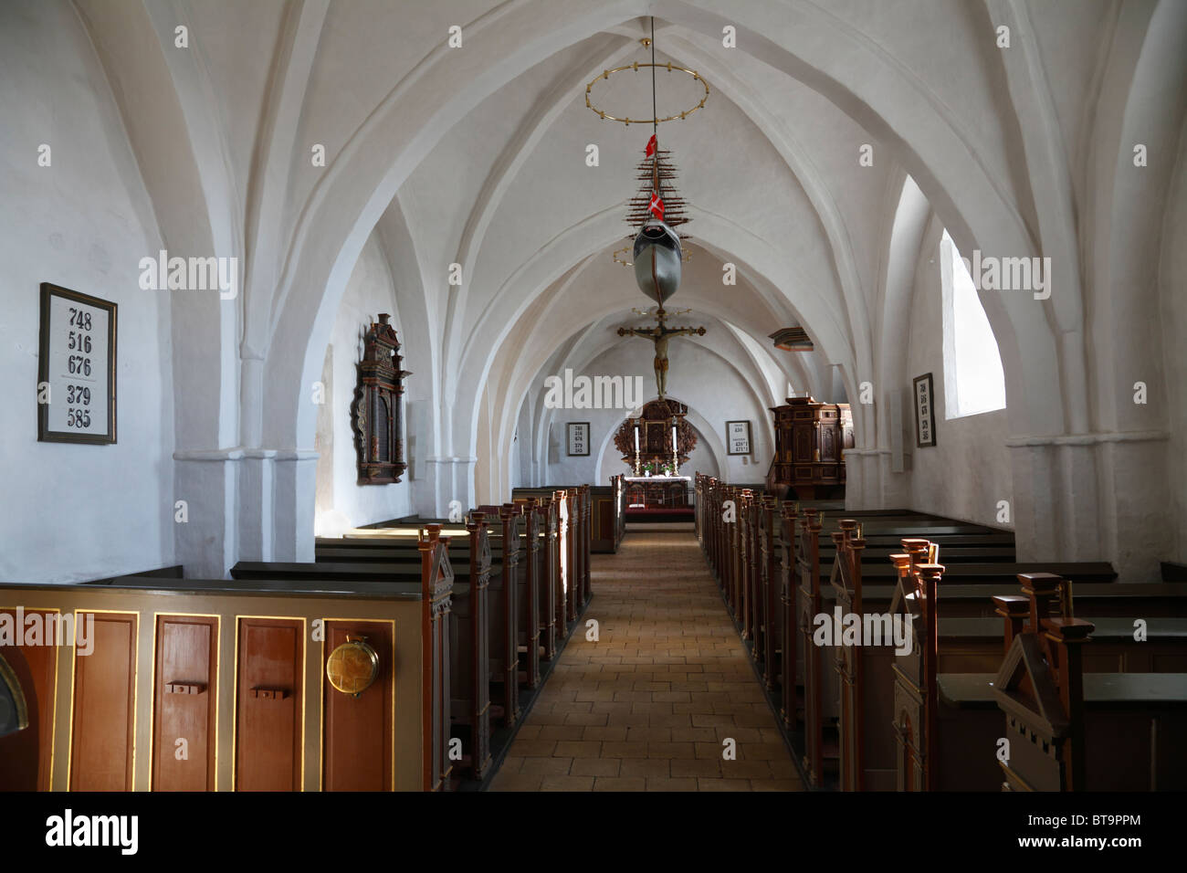 La nef, l'allée, et l'autel dans l'église de Fårevejle. Lieu de sépulture de James Hepburn, comte de Bothwell, ses restes terrestres sont entombés dans une chapelle en dessous Banque D'Images
