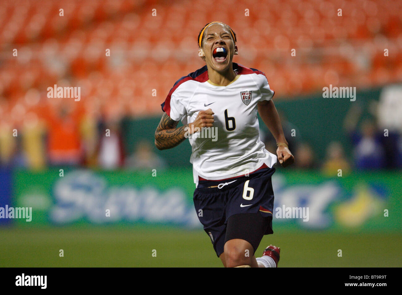 Natasha Kai de l'United States réagit après avoir marqué un but contre le Canada lors d'une amicale de soccer international. Banque D'Images