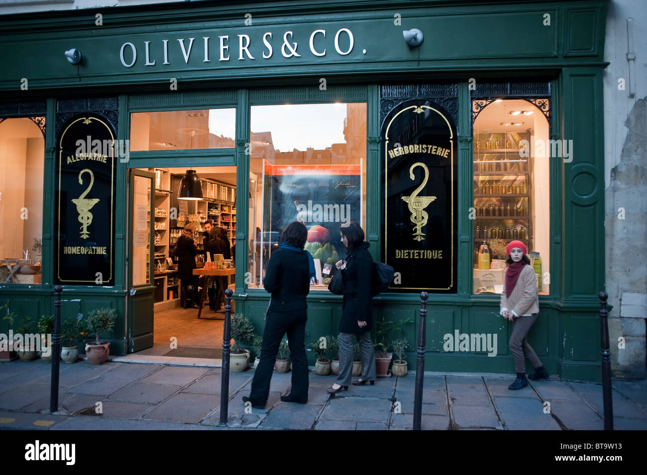 Paris, France, scène de rue, le quartier du Marais, boutique de cadeaux locale, 'Oliviers & Co.', magasin, Olives Banque D'Images