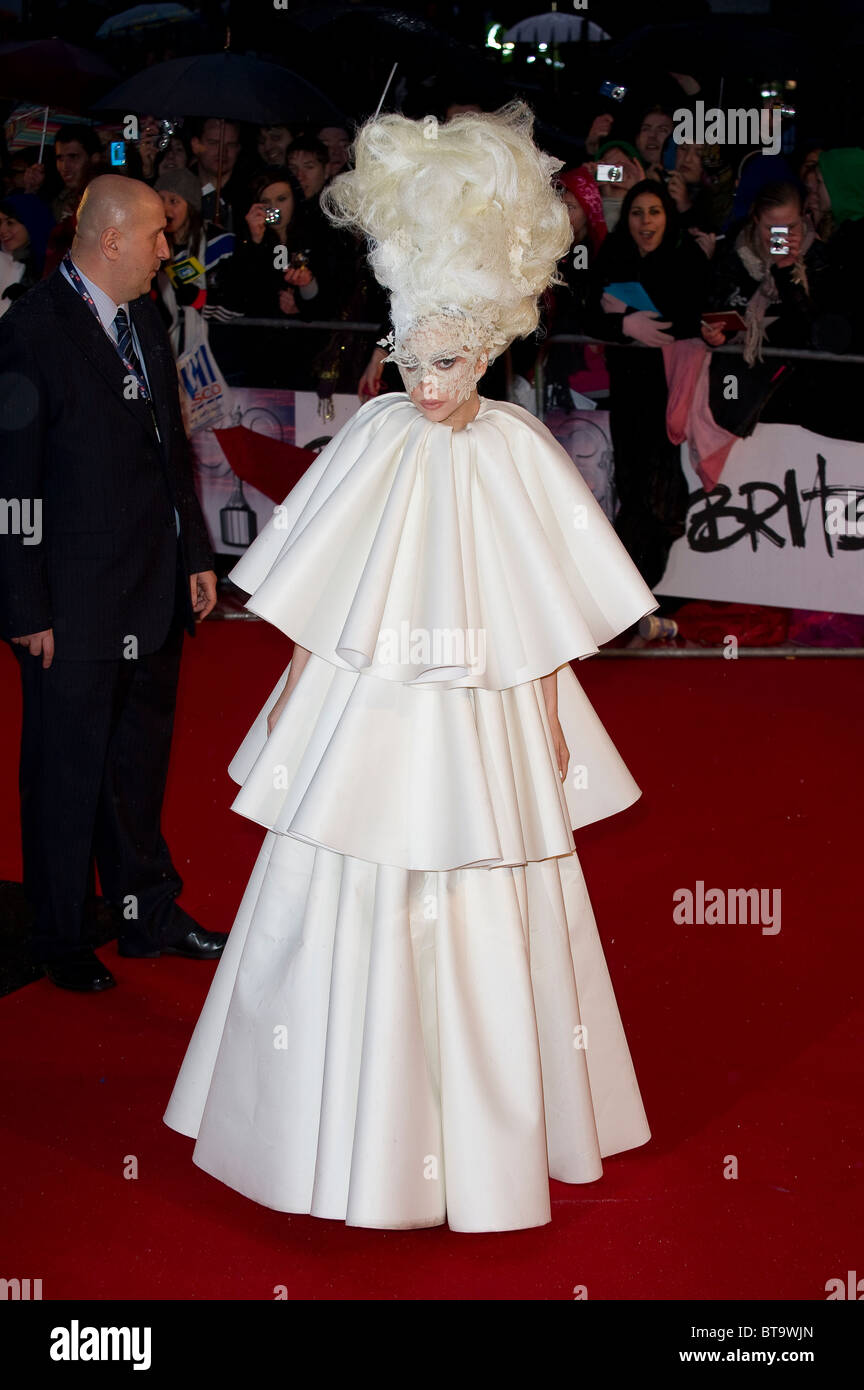 Lady Gaga arrive pour la "Brit Awards" à Earls Court, Londres, 16 février 2010. Banque D'Images