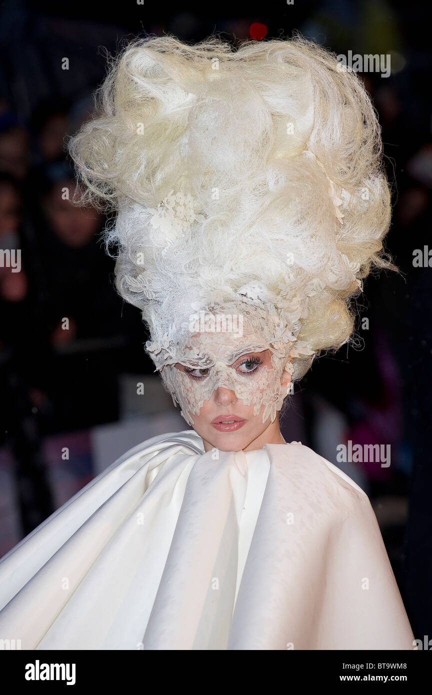Lady Gaga arrive pour la "Brit Awards" à Earls Court, Londres, 16 février 2010. Banque D'Images