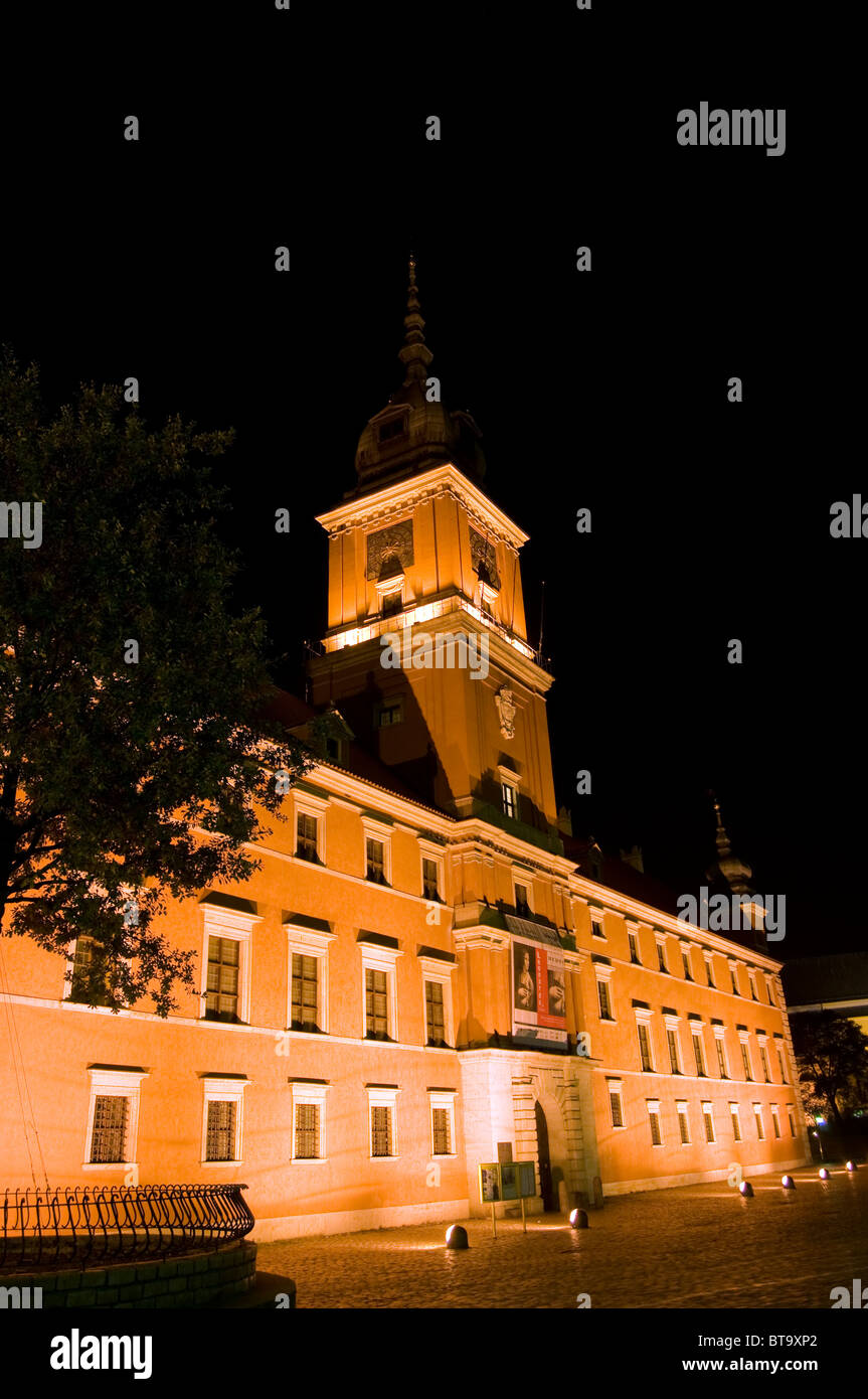 Palais de Varsovie sur nuit Banque D'Images