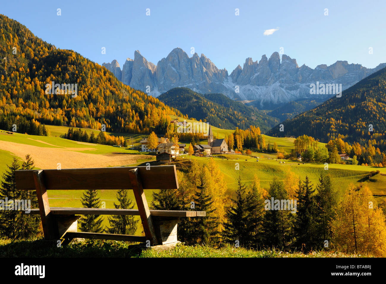 Église Saint Magdalena avec Odle, massif de la vallée Val di Funes, Dolomites, Tyrol du Sud, Italie, Europe Banque D'Images