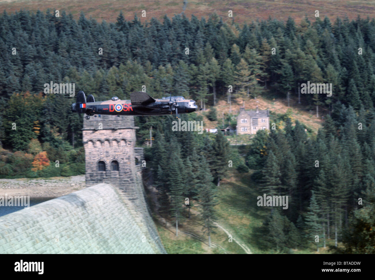 Avro Lancaster Bomber. Défilé aérien Ladybower Banque D'Images