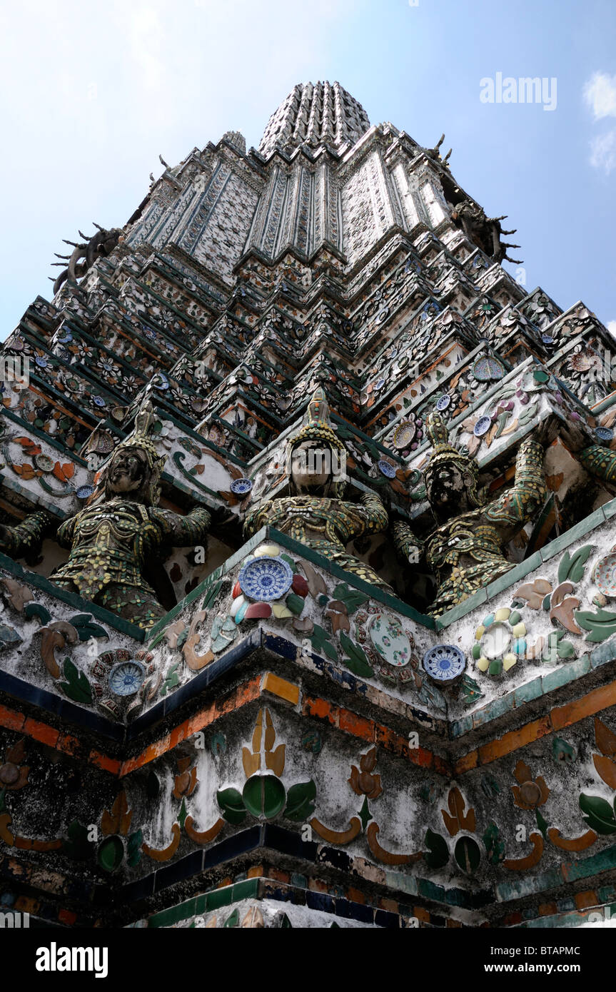 Wat Arun Temple de l'aube Bangkok Thaïlande décoration démon prang art architecture Banque D'Images