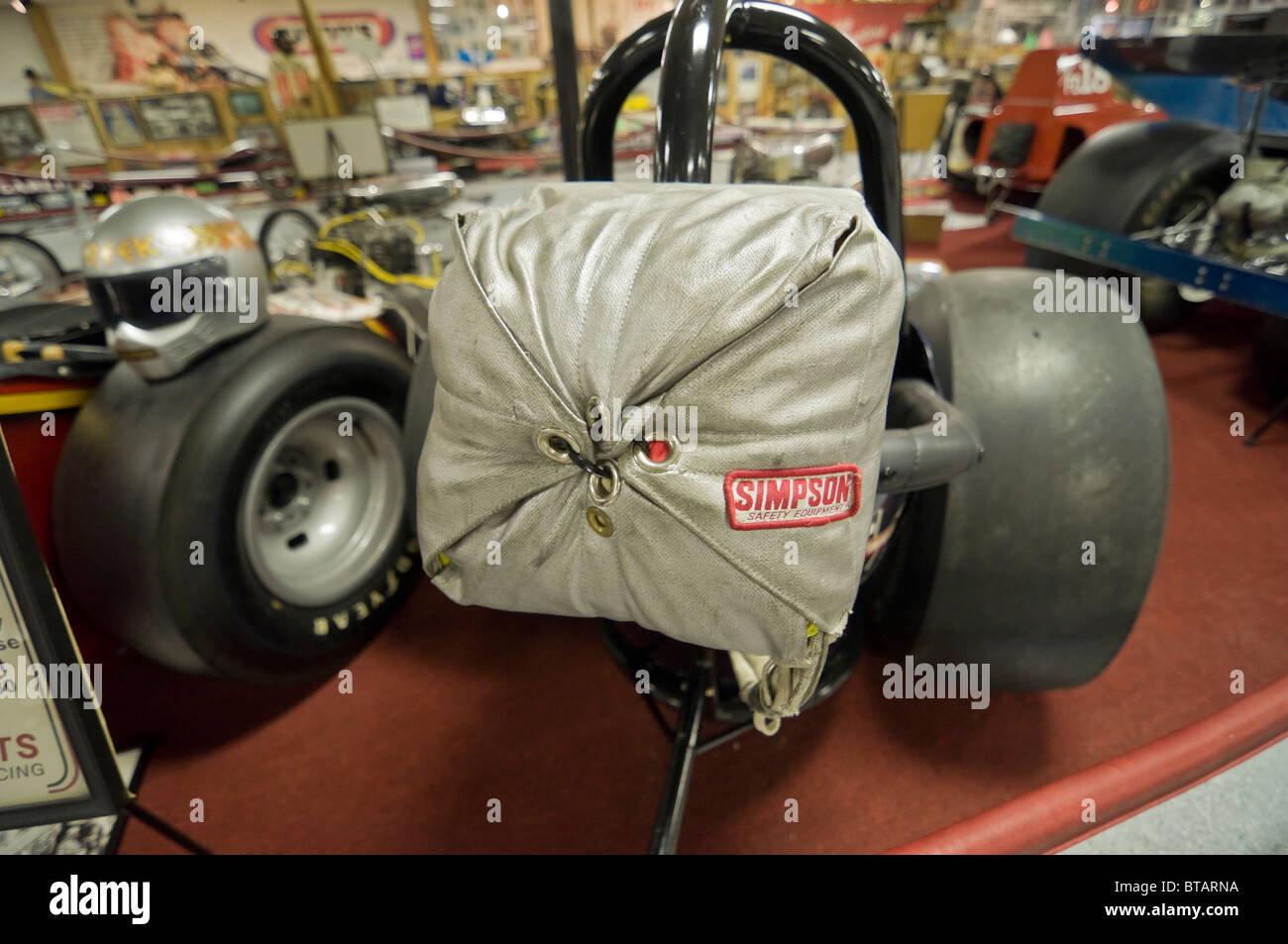 Don Garlits carburant dragster au Musée d'Ocala en Floride Course parachute de sécurité à l'arrière de dragster Banque D'Images