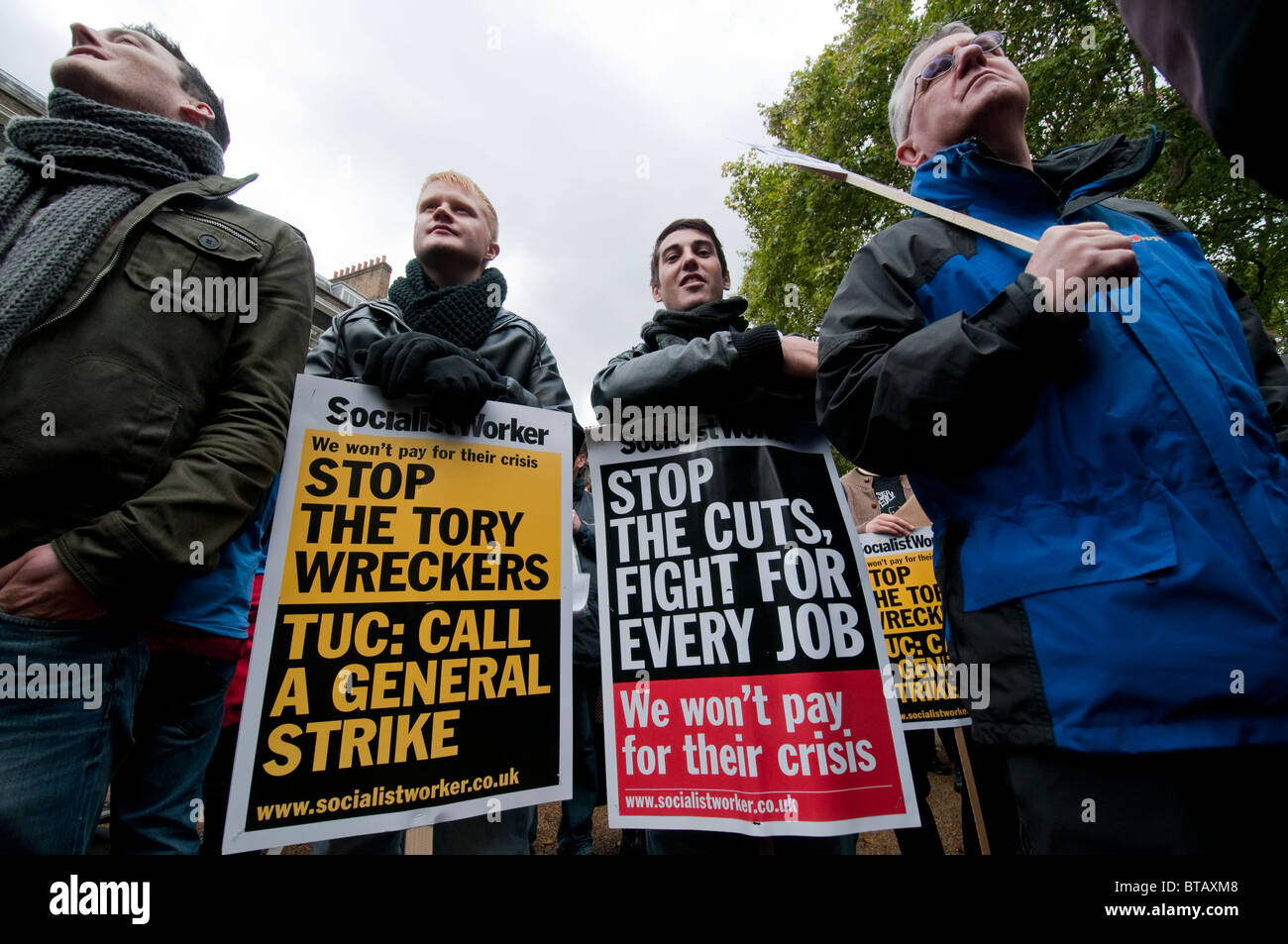 Les syndicats du secteur public mars à Londres le 23 octobre 2010 pour protester contre les coupures et les pertes d'emploi Banque D'Images