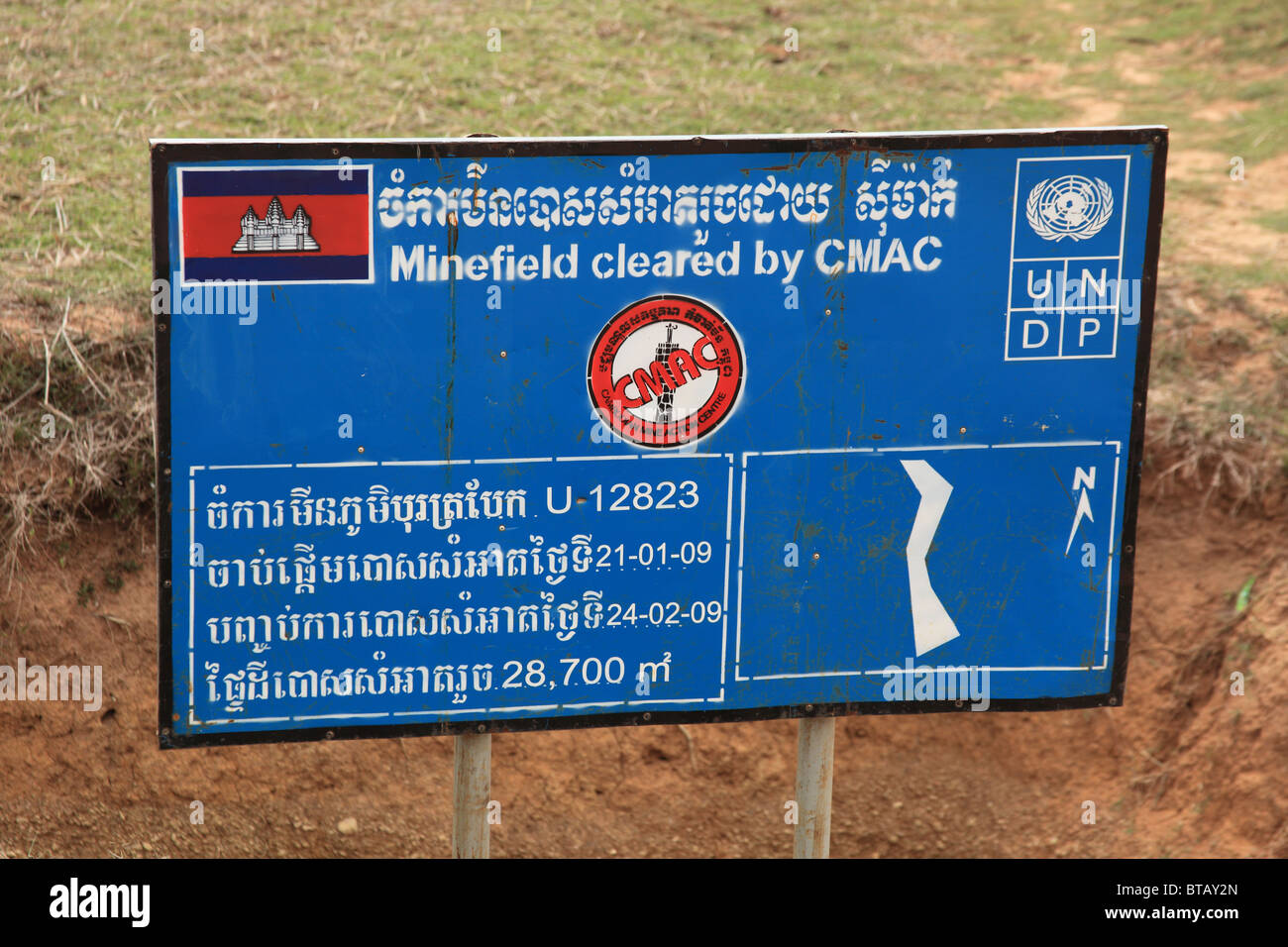 Chanter à Phnom Chhnork, près de Kampot, Cambodge Banque D'Images