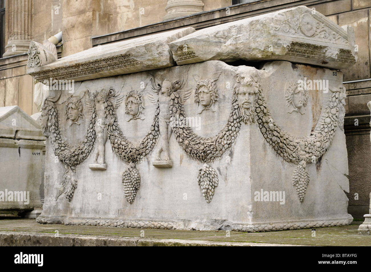 Époque Romaine sarcophage en pierre, Musée archéologique (Arkeoloji Muzesi), Istanbul, Turquie Banque D'Images