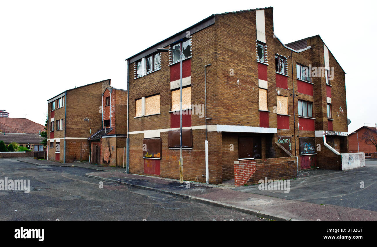 Derelect logement dans la Falls Road, Belfast, en Irlande du Nord Banque D'Images
