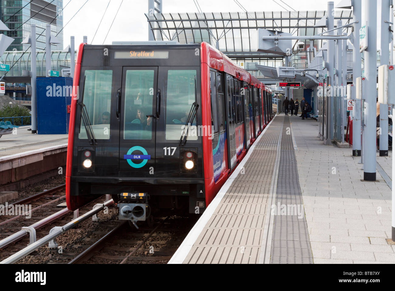 - DLR (Docklands Light Railway Station - London - Commercial Banque D'Images