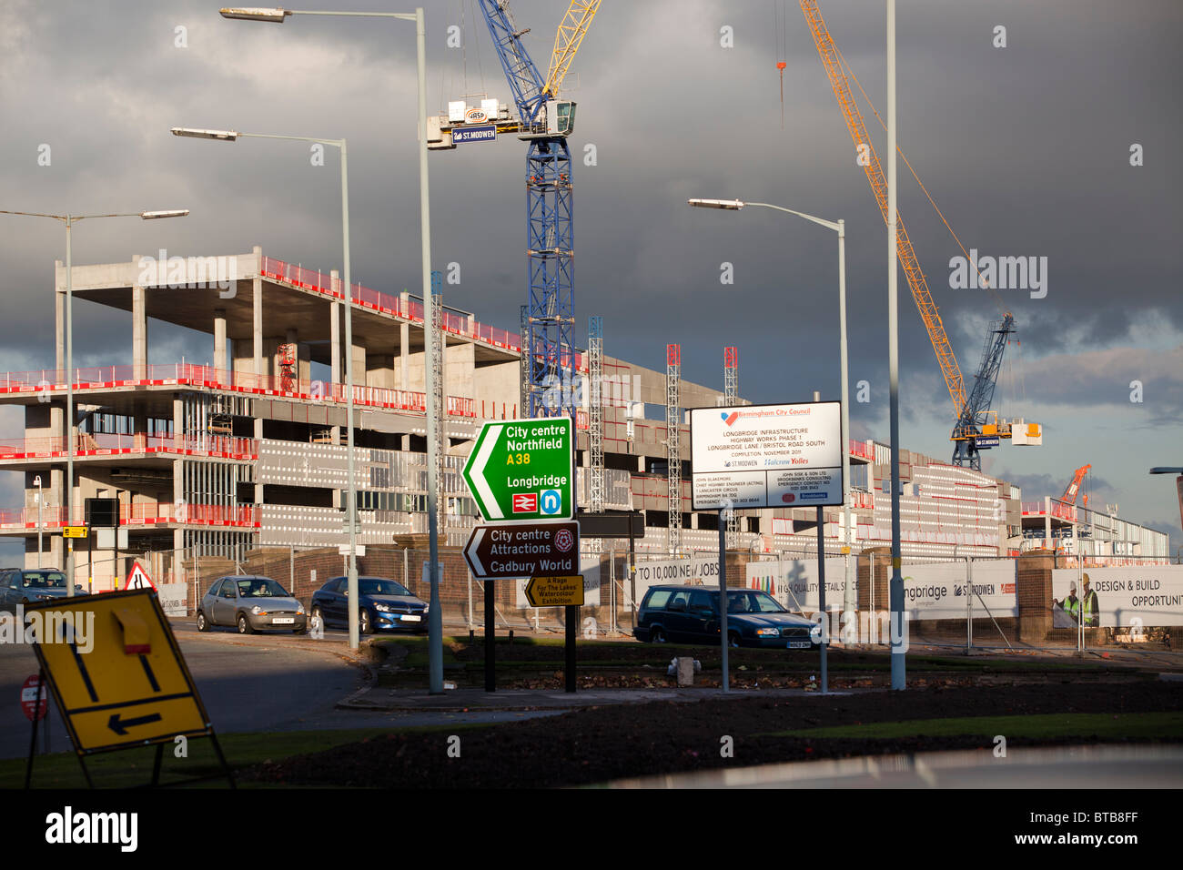 Les travaux en cours sur le nouveau Bournville College sur le site de l'ancienne usine automobile MGRover à Longbridge, Birmingham. Banque D'Images