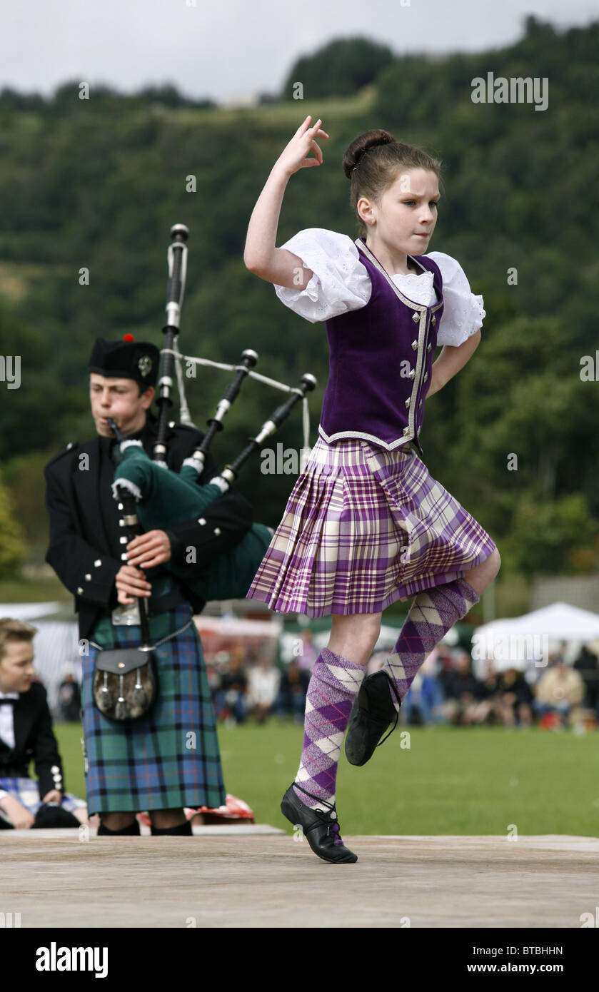 Scottish Highland Dance, Glenurquhart Highland Gathering et jeux, Blairbeg Park, Drumnadrochit, Ecosse Banque D'Images