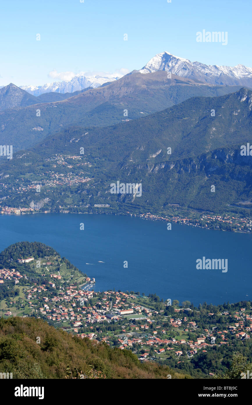 Vue sur le lac de Côme Bellagio au-dessus de Monte Nuvolone Banque D'Images