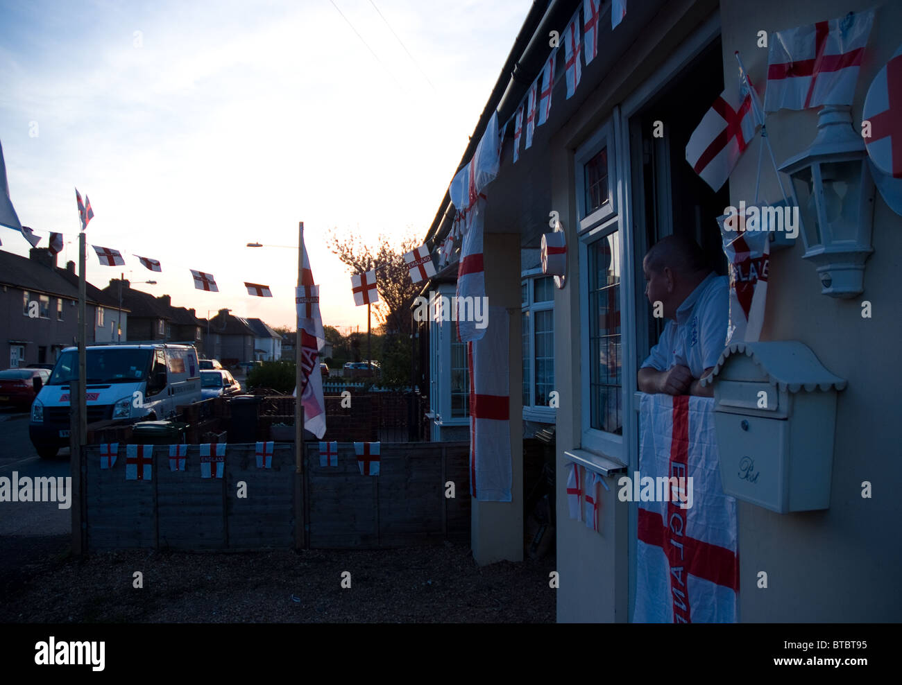 Une maison à Dagenham Essex , décoré pour la fête de Saint Georges 24. Banque D'Images