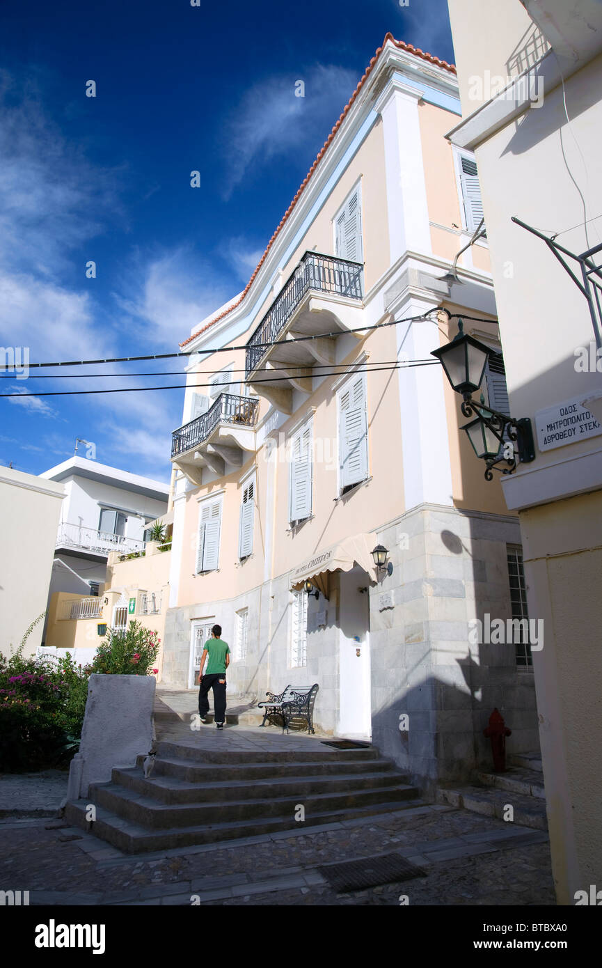 Scène de rue, Ermoupolis, île de Syros, Grèce. Banque D'Images