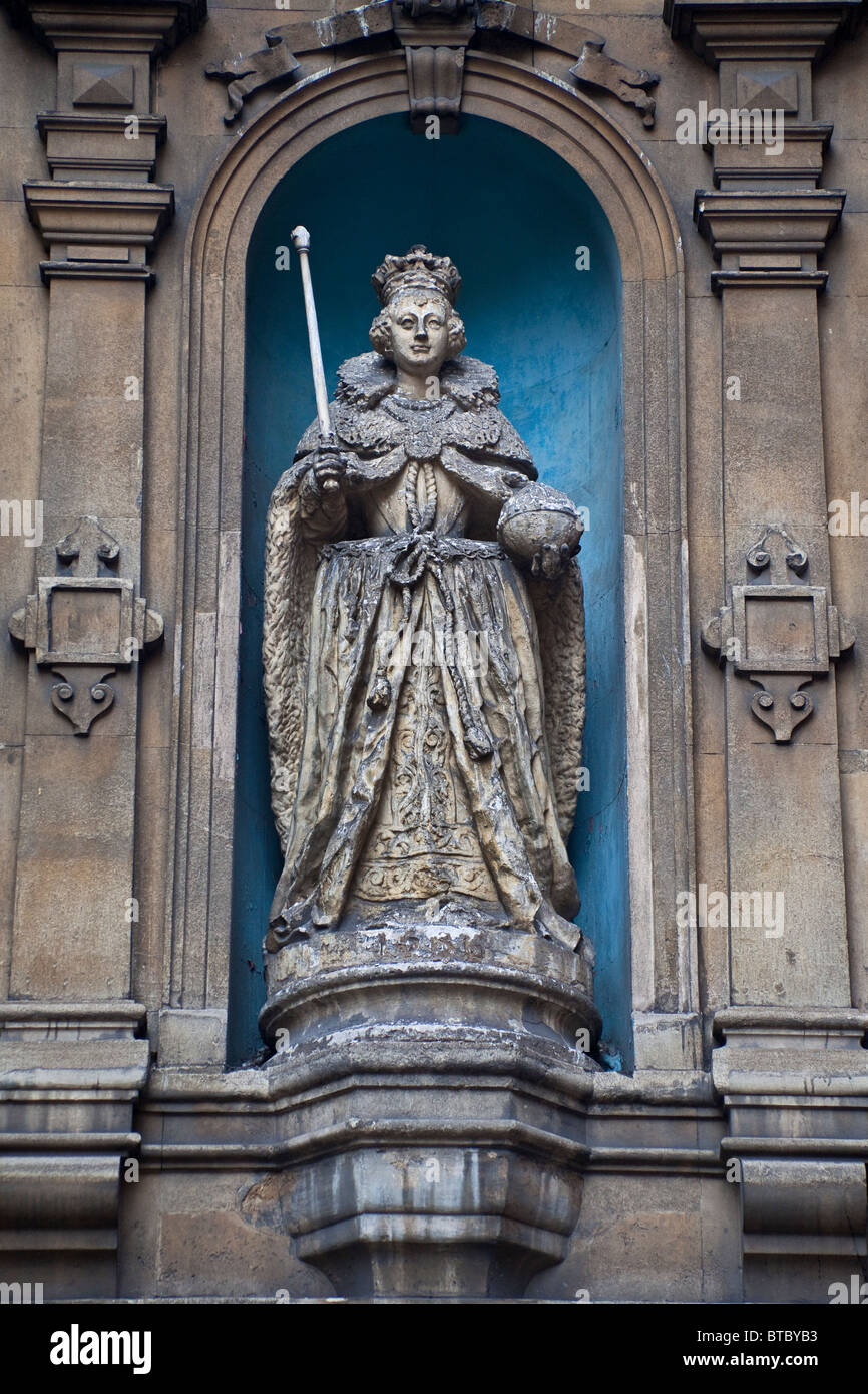 Fleet Street,London St Dunstan-dans-le-Ouest Statue de la Reine Elizabeth I datant de 1586 Septembre 2010 Banque D'Images