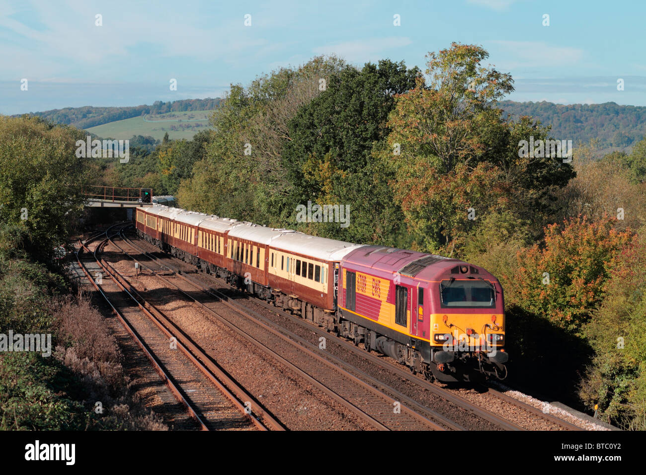 Le Venice Simplon Orient Express train de luxe coin passant par la campagne du Kent à Otford Junction dans le Kent. Banque D'Images
