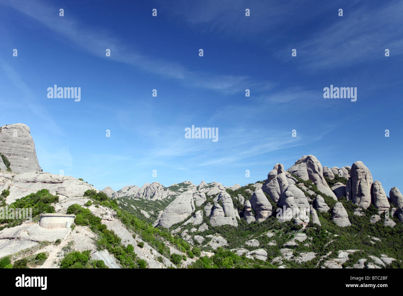 Les montagnes de Montserrat, Barcelone Espagne avec des nuages Banque D'Images