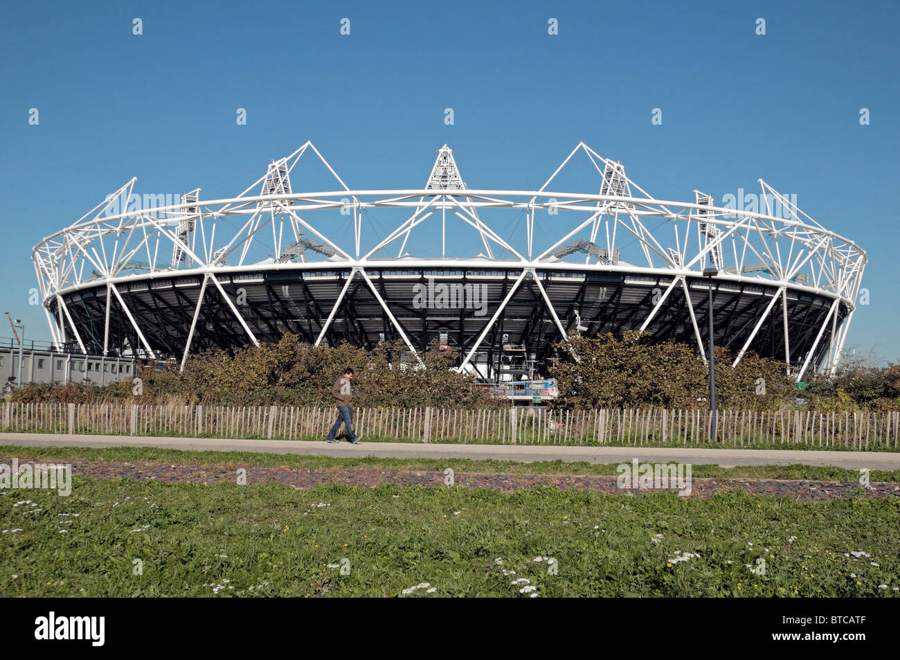 La construction en partie (en octobre 2010) Stade de l'Athlétisme olympiques de 2012 à Londres, London, UK. Banque D'Images