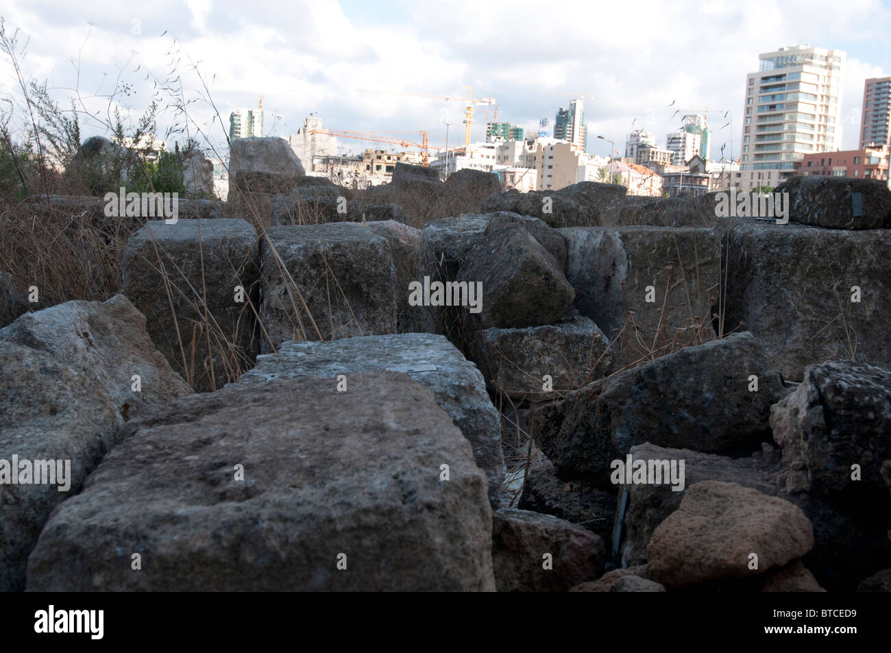 Liban, Beyrouth . Le rêve urbain. Des vestiges romains et de nouveaux édifices de la ville. Banque D'Images