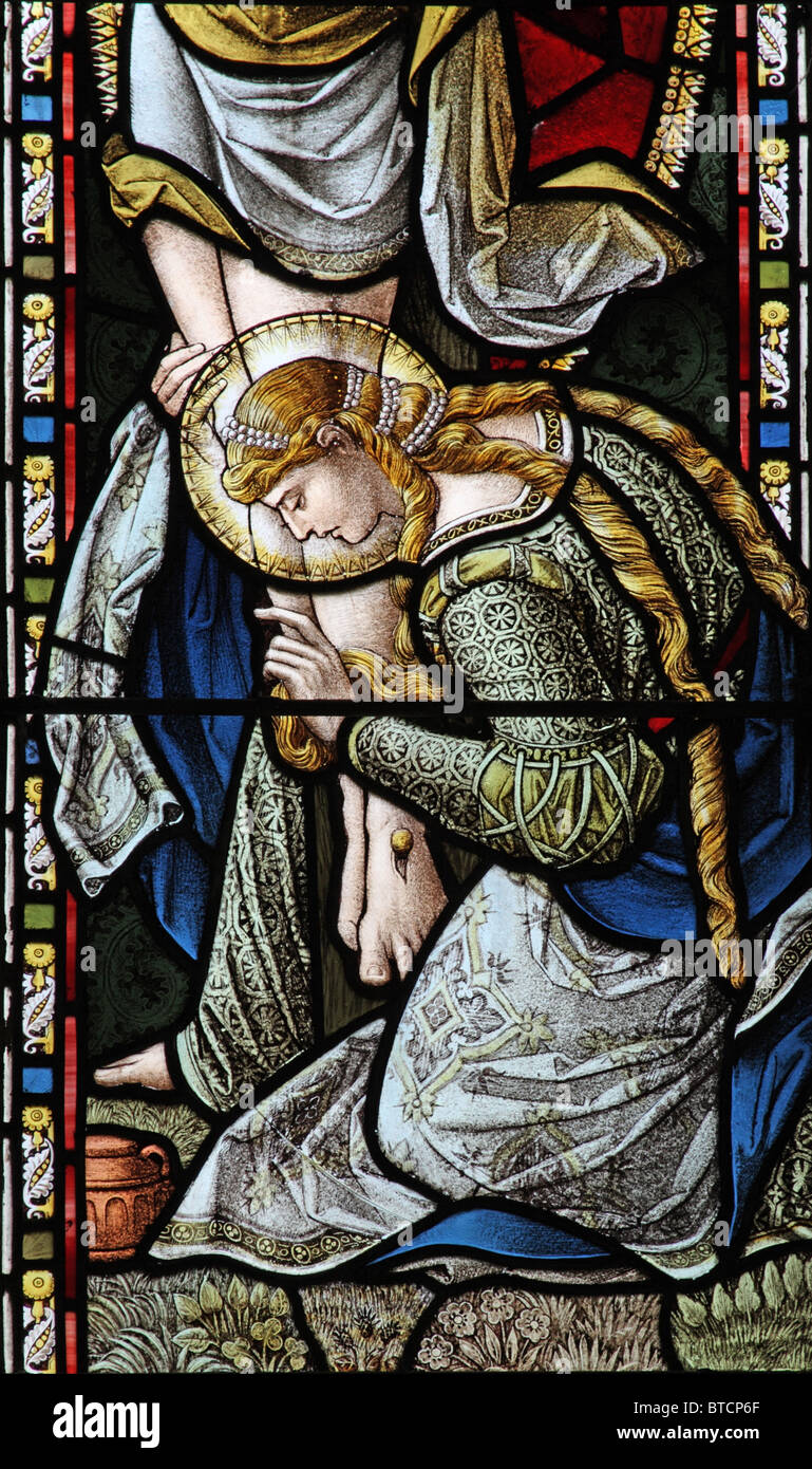 Un vitrail par A. L. Moore représentant Marie Madeleine lors de la Crucifixion, Withiel Église Florey, Somerset Banque D'Images
