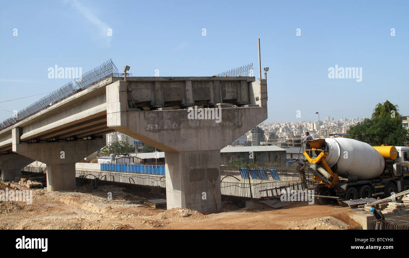 Liban, Beyrouth. Rêve urbain. Nouvelle route flyover construction. Banque D'Images