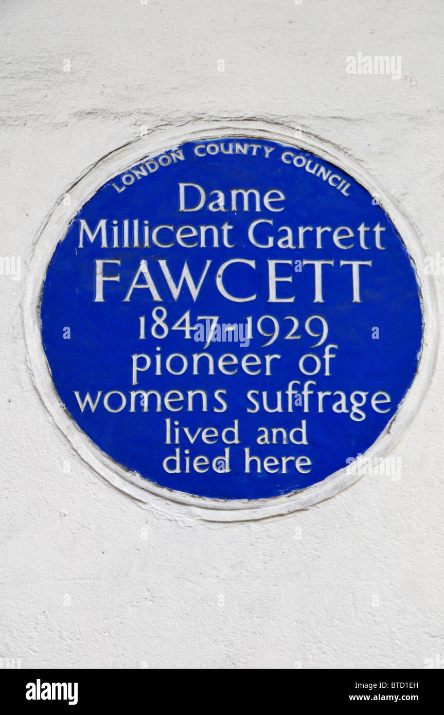 Blue Plaque sur le mur de l'enregistrement de propriété dame Millicent Garrett Fawcett vécut et mourut ici Banque D'Images