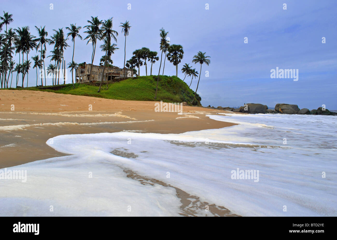 Plage tropicale à Sassandra, Côte d'Ivoire, Afrique de l'Ouest Banque D'Images