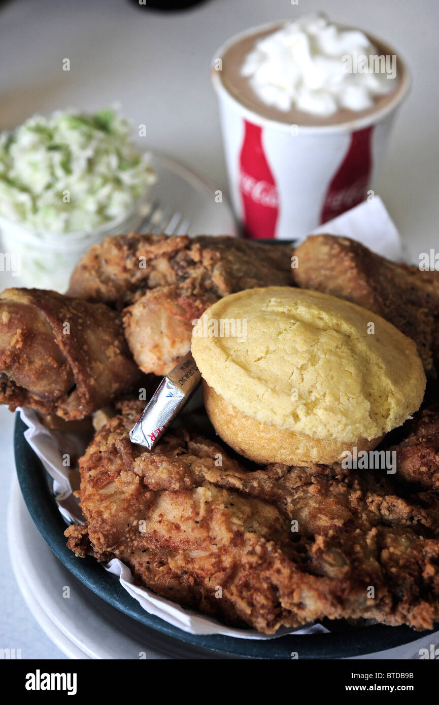 Close up d'un repas de poulet frit à la signature à Lucky Wishbone restaurant à Anchorage, Southcentral Alaska Banque D'Images