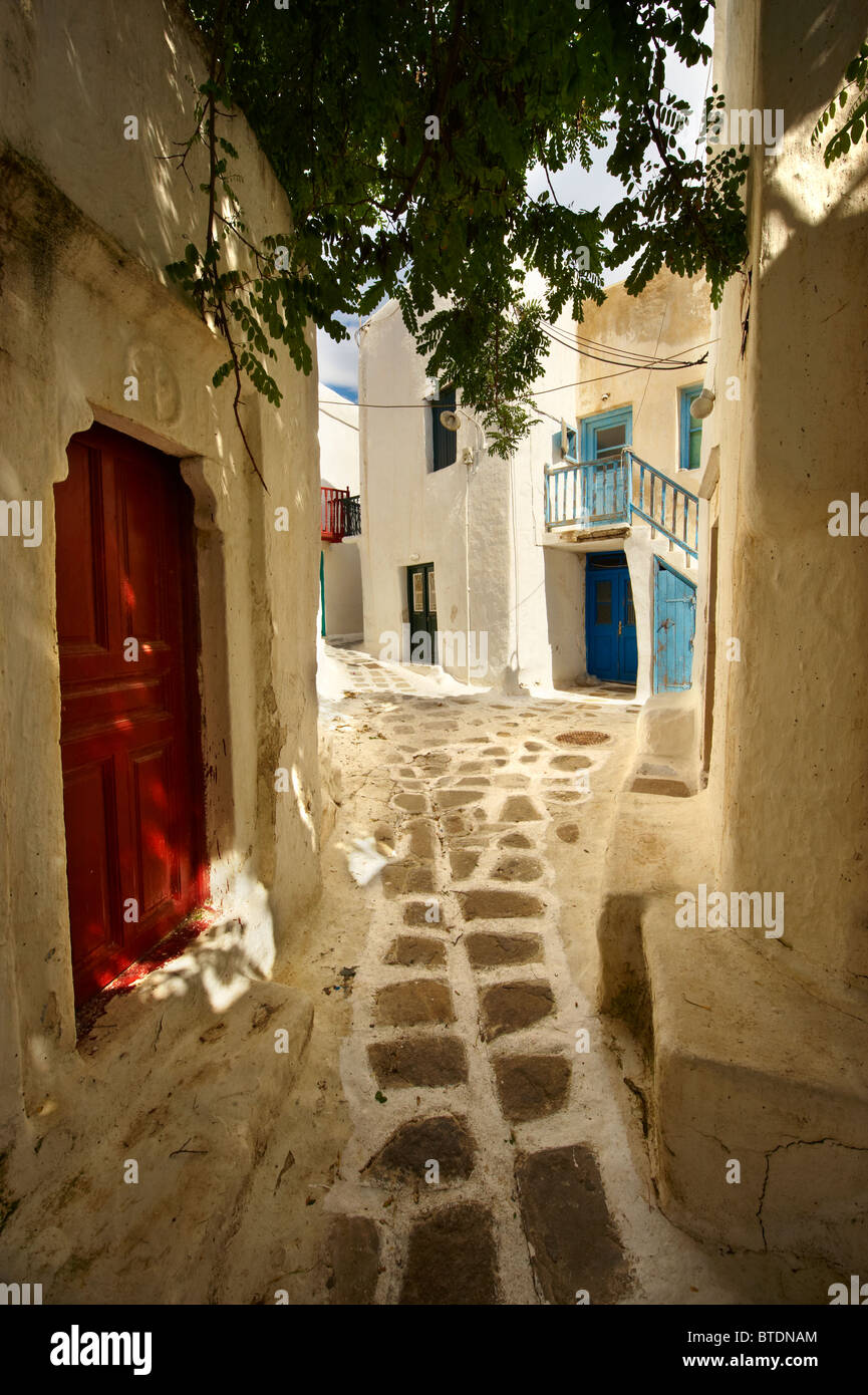 Les ruelles aux maisons colorées de Mykonos Chora, île des Cyclades, Grèce Banque D'Images