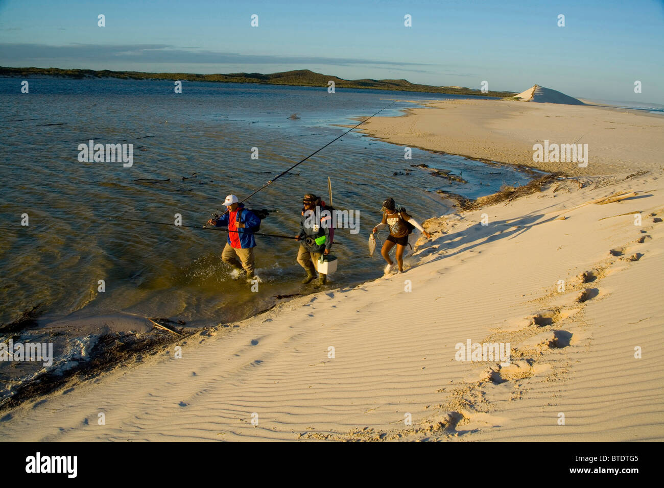 Les pêcheurs à pied chez lui à la Réserve Naturelle de Mond, embouchure de la rivière Heuningnes Banque D'Images