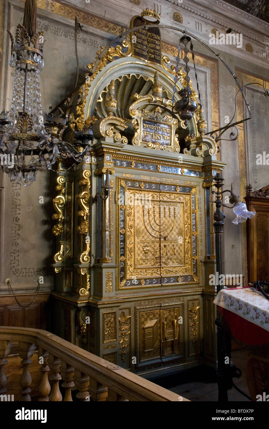 5452. Cuneo synagogue construite au 18ème. C. La Torah en Bois Arche, Piémont, Italie du nord, Banque D'Images