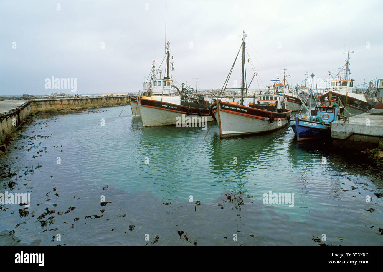 Bateaux de pêche dans le port de Lambert's Bay Banque D'Images