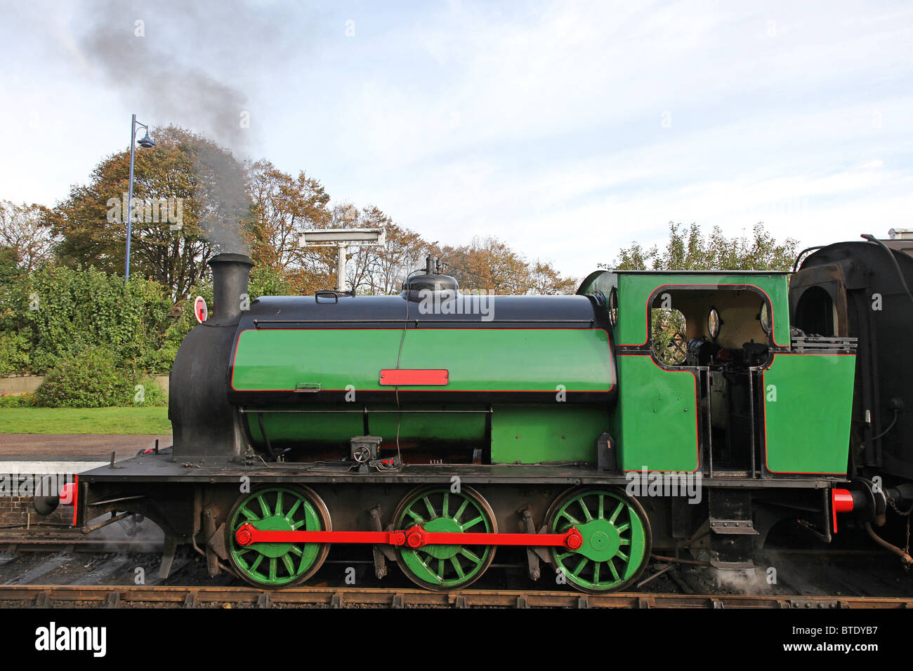 Anciens modèles de trains à vapeur en attente à la gare de Sheringham à Norfolk, Angleterre Banque D'Images