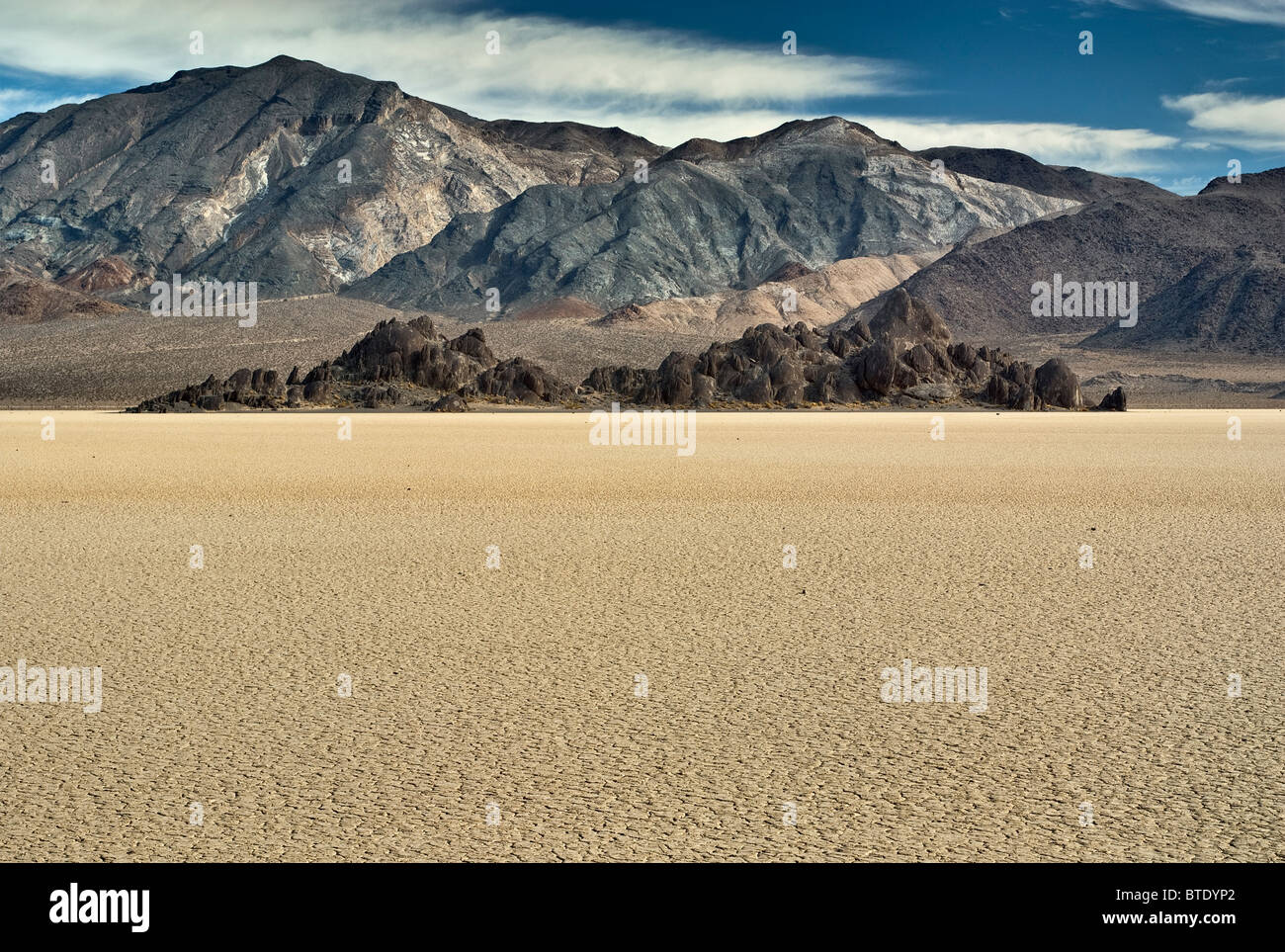 Le Grandstand rock, la piste de fond du lac à sec, Cottonwood Mountains dans dist, désert de Mojave, la vallée de la mort, Californie, USA Banque D'Images