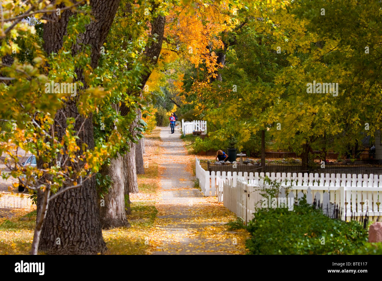 Quartier victorien à Colorado Springs sur un matin d'automne. Banque D'Images