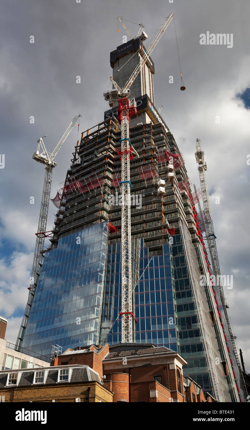 Le Shard gratte-ciel en construction à London Bridge à Londres, Royaume-Uni Banque D'Images