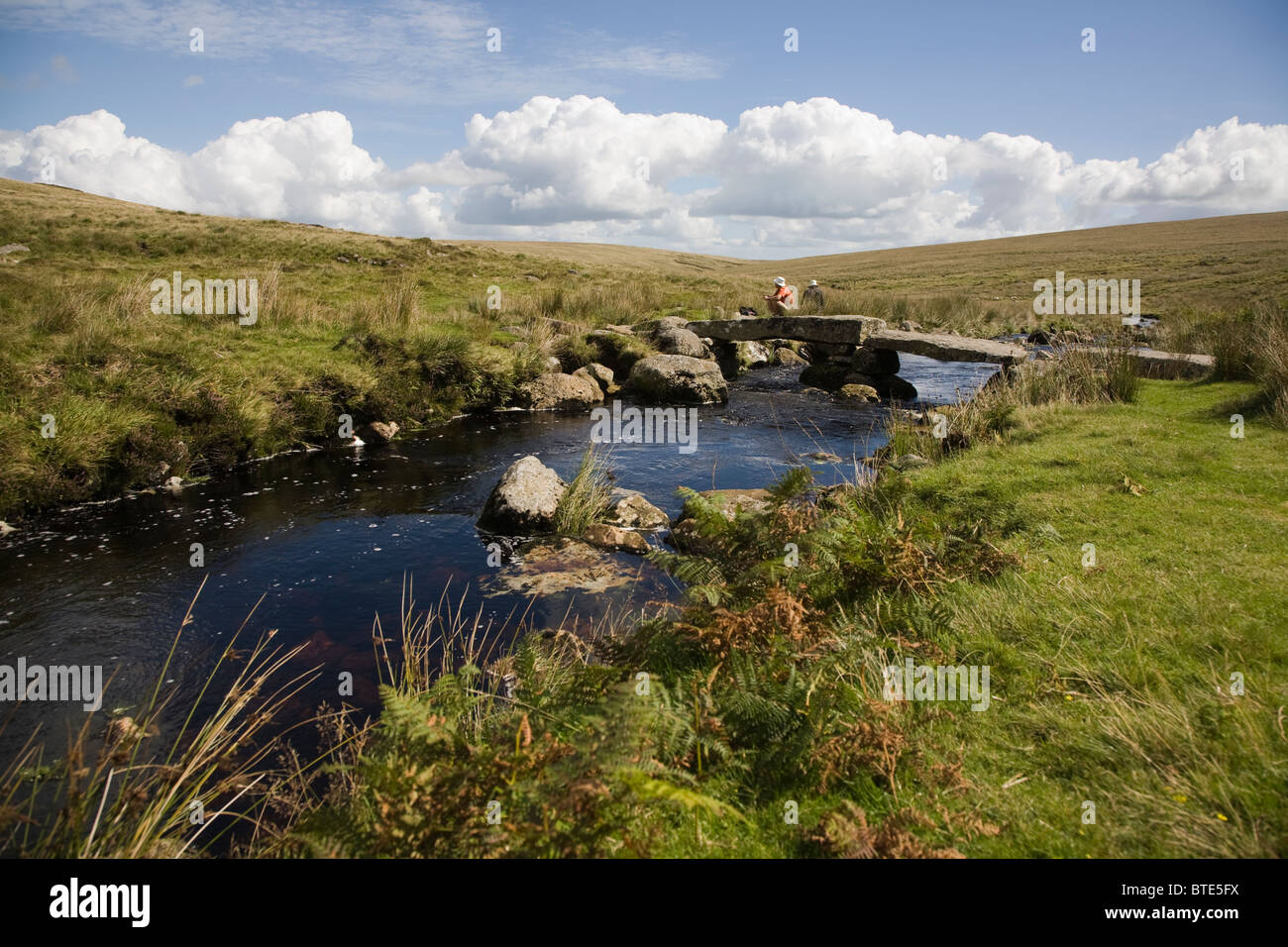 Clapper bridge dans le Dartmoor Banque D'Images