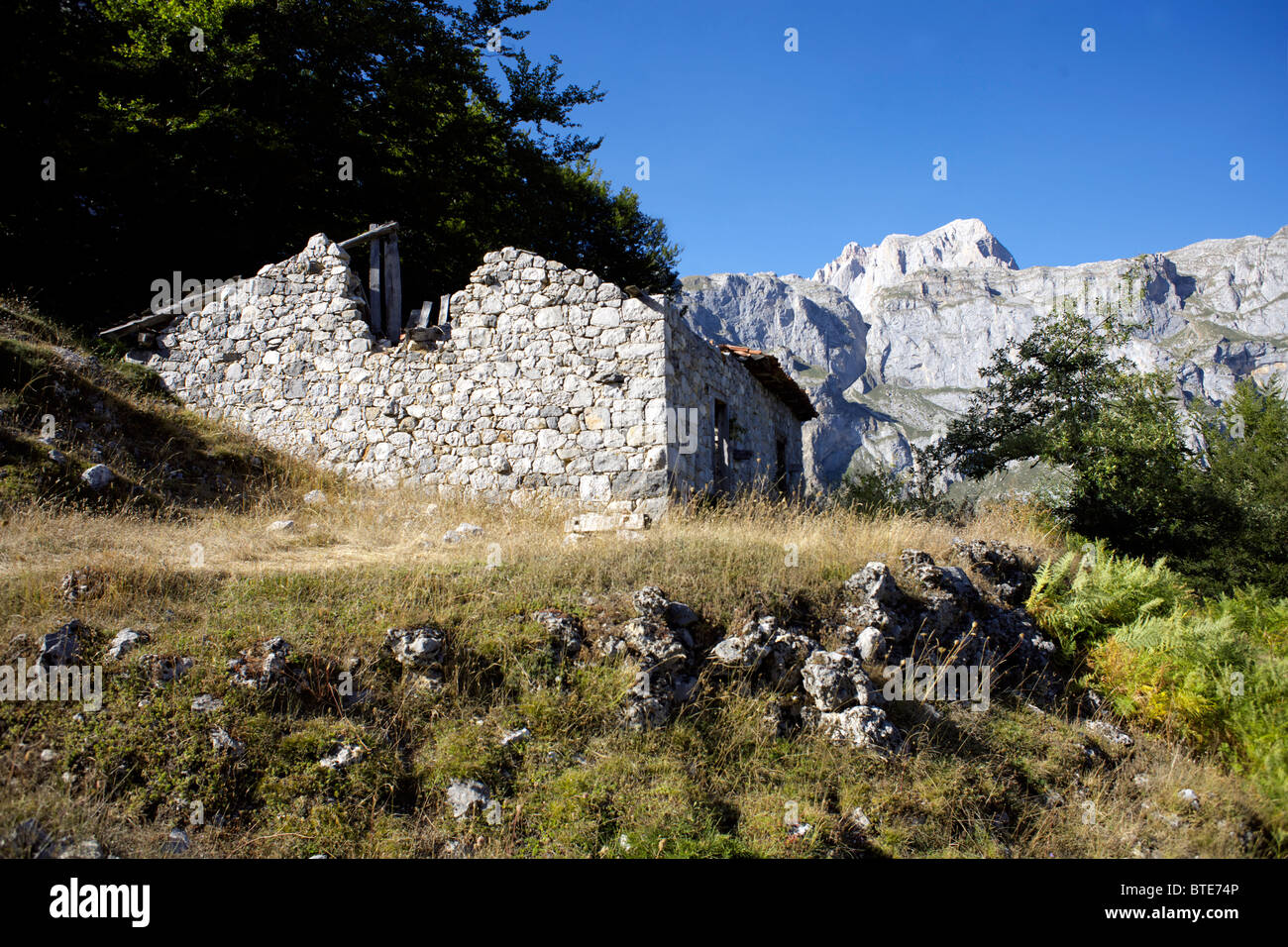 Cabane en pierre en ruine près de Fuente Dé, Picos de Europa, en Espagne la ruine, débouler, bâtiment, parc national, à l'extérieur, à l'extérieur, Banque D'Images