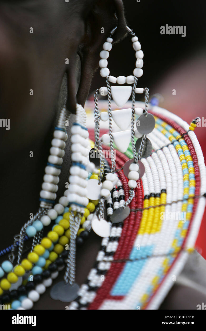 Les Masais earring pend sur une oreille percée Banque D'Images