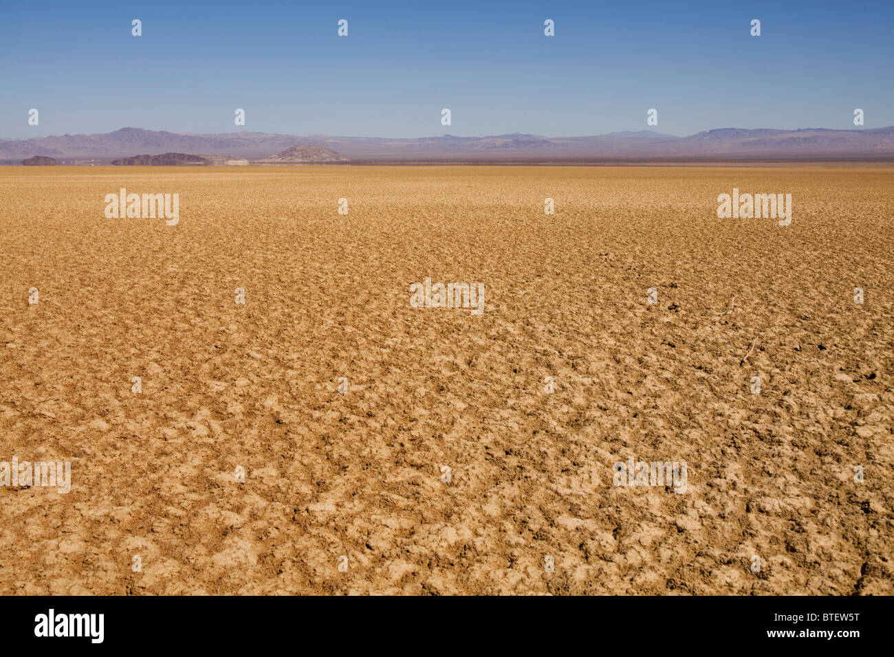 Dry Lake bed dans le sud-ouest des États-Unis, désert - Désert de Mojave, Californie, USA Banque D'Images