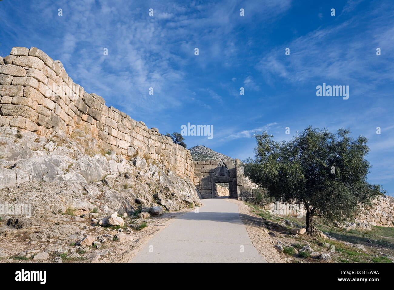 Mycènes Grèce, Europe. Vue vers Lion Gate entrée de la Citadelle de Mycènes Banque D'Images