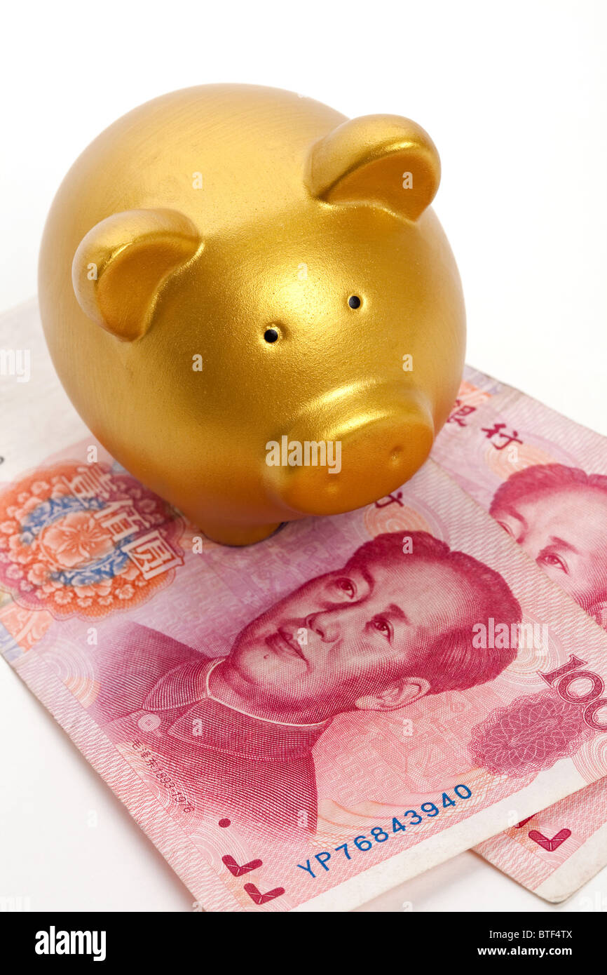 Golden Piggy Bank et le yuan chinois, le concept des finances Banque D'Images